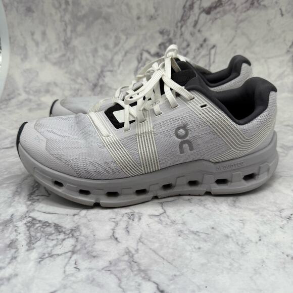 On Running Athletic Shoes White and Black Cloud Cushioning. Size 10. - Picture 2 of 9
